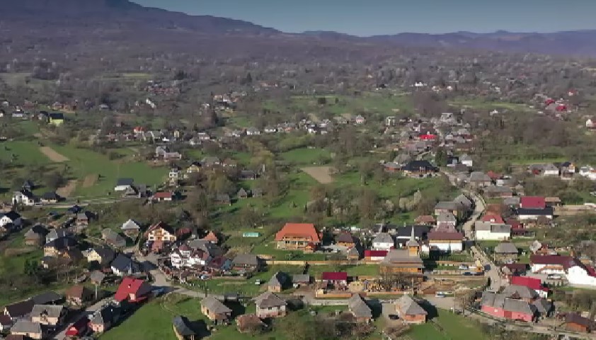 Maramureș, asaltat de turiști de Paște: Un american, fascinat de Breb