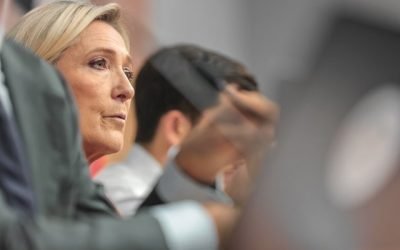 Le Pen, la cină SECRETĂ cu șefii: Francezii de afaceri tatonează extrema dreaptă
