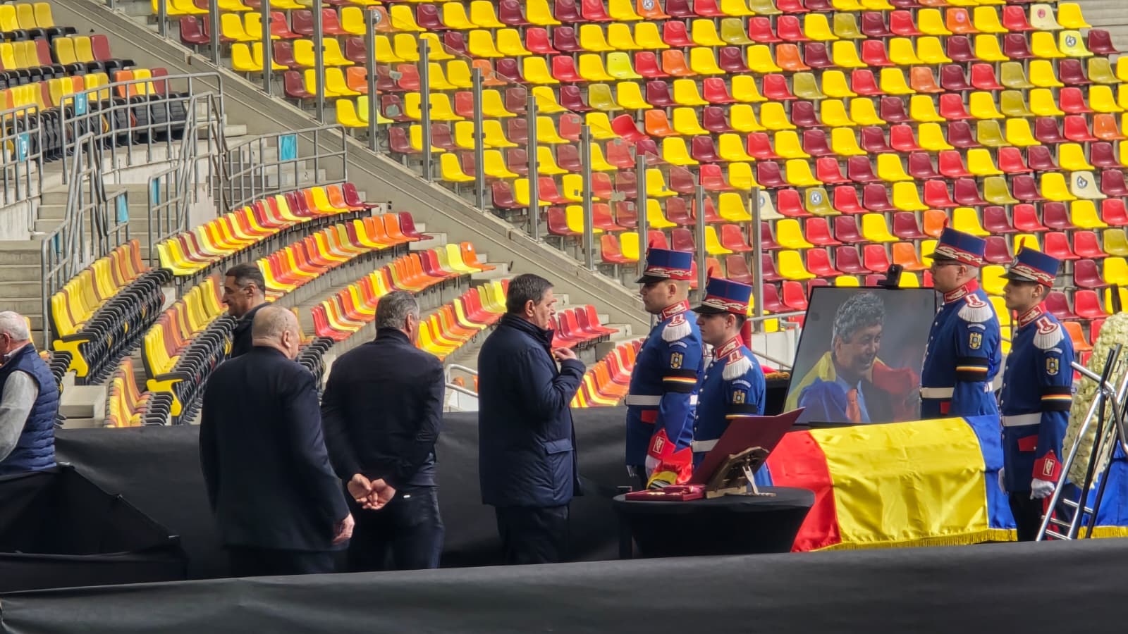 Câștigătorii Cupei Campionilor Europeni au adus un ultim omagiu lui Mircea Lucescu