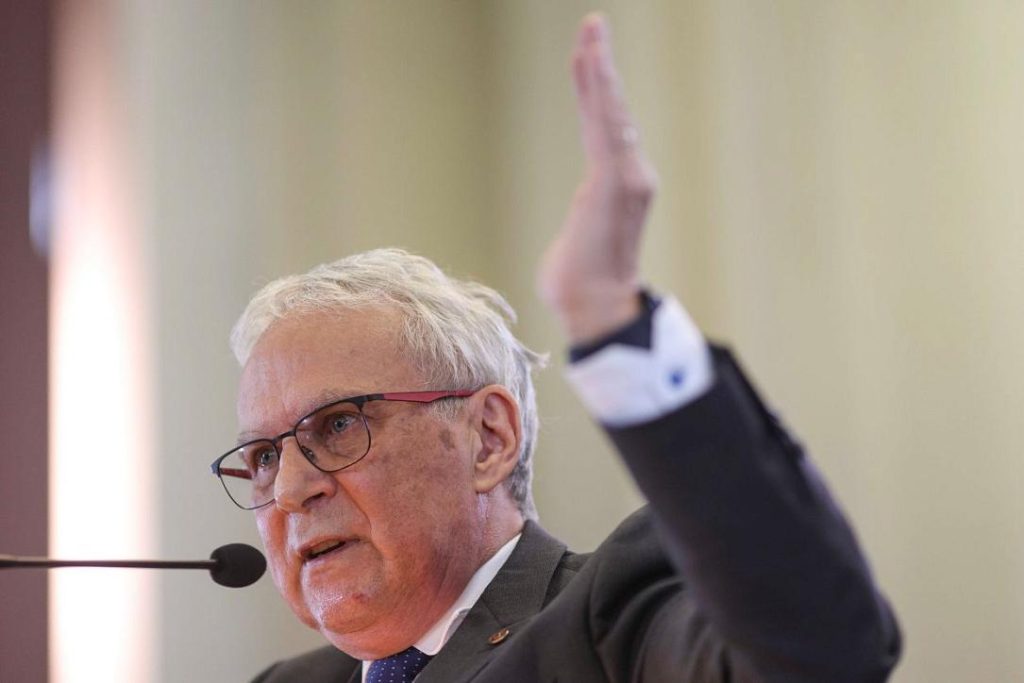 Andruh, noul președinte al Academiei Române, a fost ales!