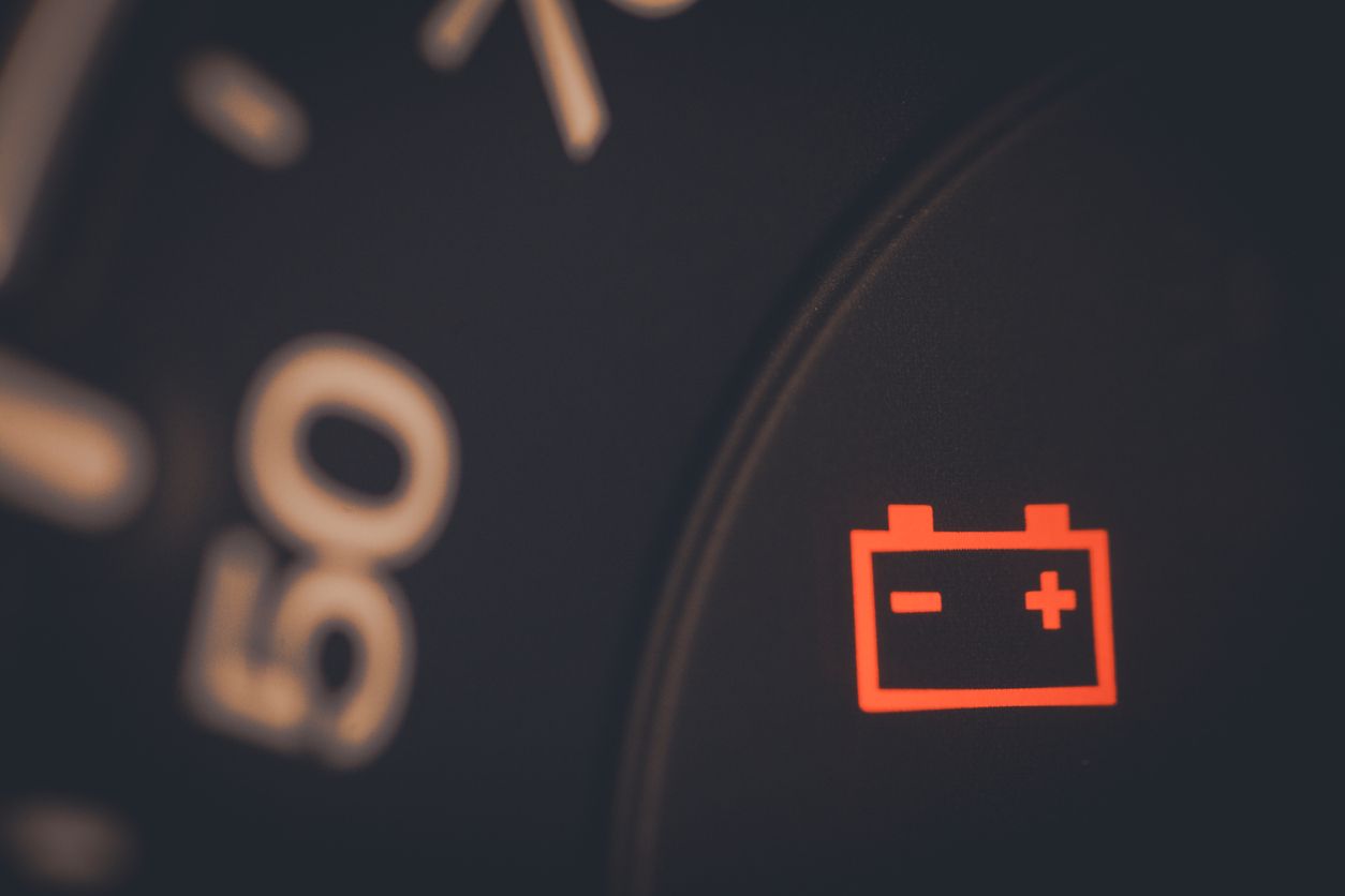 Erori „fantomă” după schimbarea bateriei auto: De ce se întâmplă asta?