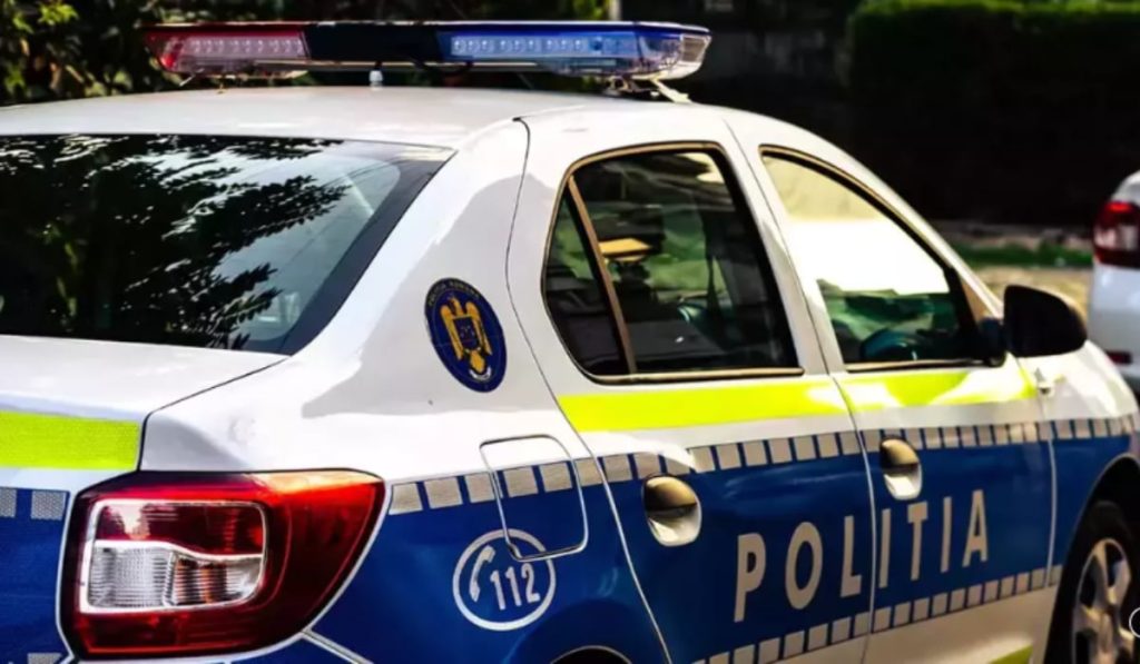 Polițiști chefuind pe manele în uniformă: Permise la „pachet”