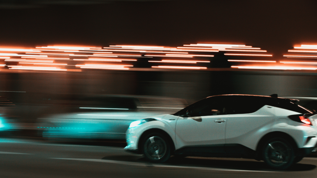 Cât costă o mașină în 2026? RCA, revizii, carburant: Calculează-ți bugetul