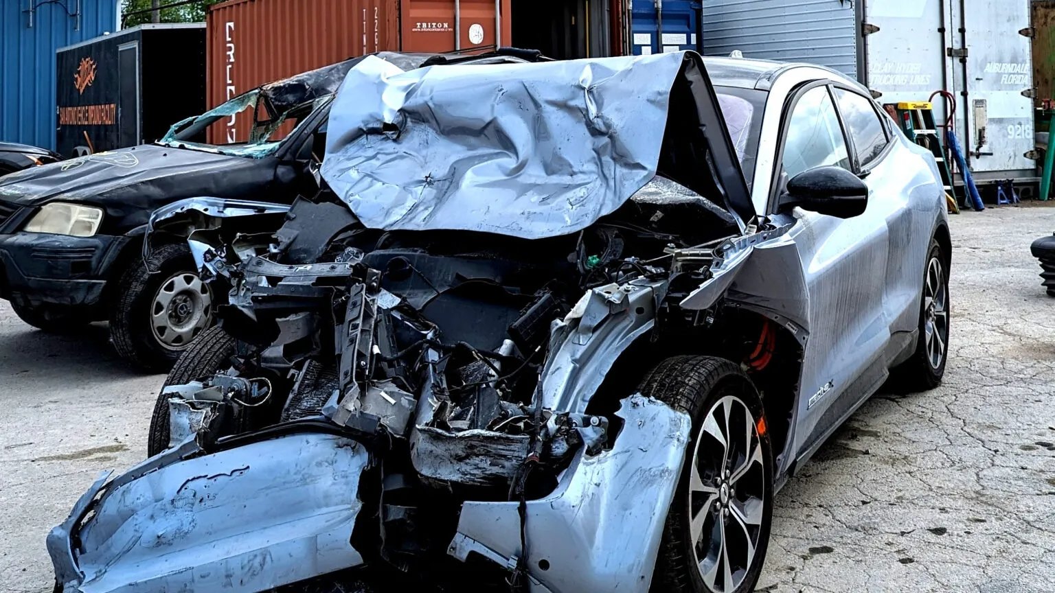 Accidente grave cu mașini autonome în SUA: Sistemul BlueCruise al FORD, sub lupa anchetatorilor WASHINGTON – Două accidente rutiere grave, în care au fost implicate autoturisme FORD cu sistemul de asistență BlueCruise activat, au atras atenția autorităților americane și au ridicat semne de întrebare cu privire la siguranța acestui tip de tehnologie