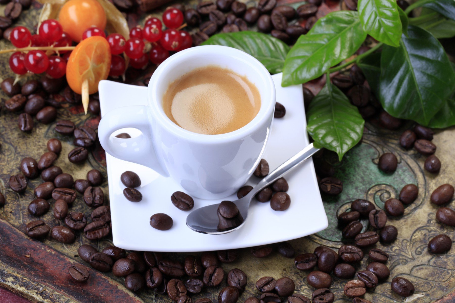 Secretul cafelei perfecte: fizica fluxului de apă Un nou studiu dezvăluie secretele din spatele unei cești perfecte de espresso, arătând cum fizica și matematica joacă un rol crucial în obținerea gustului ideal