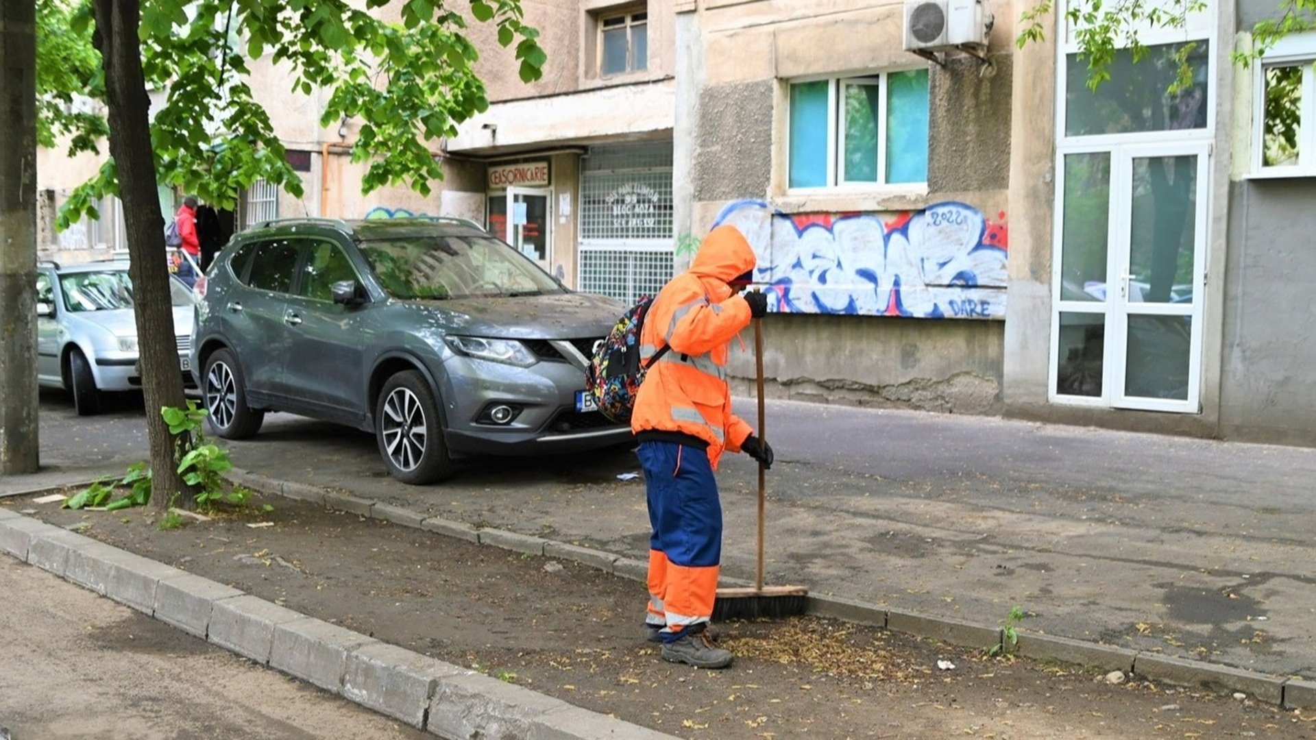 Sectorul 2: Aproape 100.000 de euro pentru măturat „fantomă”