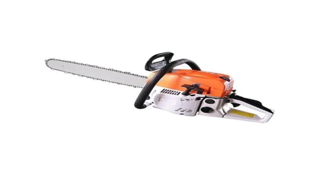 Bărbat găsit decedat după ce s-a tăiat cu drujba. Mama a făcut descoperirea