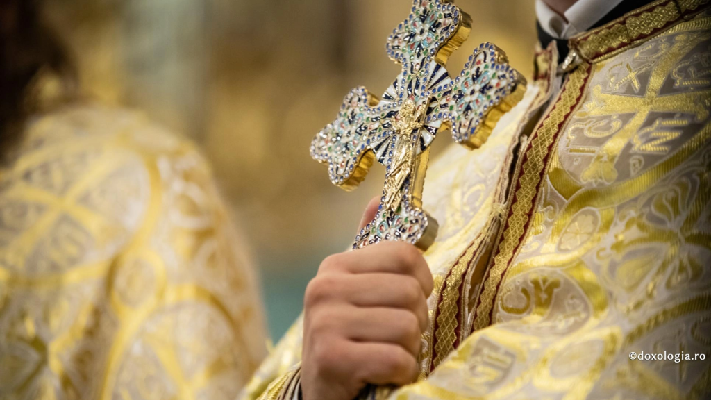 Arhiepiscopul Zaharia PERES: Lumina Paștelui alungă întunericul