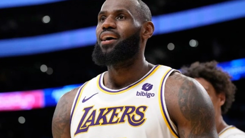 LeBron James, la 12.000 de pase decisive: Recorduri istorice pentru starul NBA