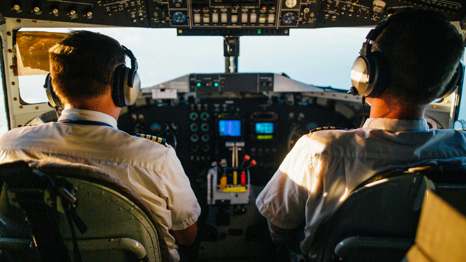 Aeronavele s-au transformat în pisici și câini: Incident BIZAR la controlul aerian