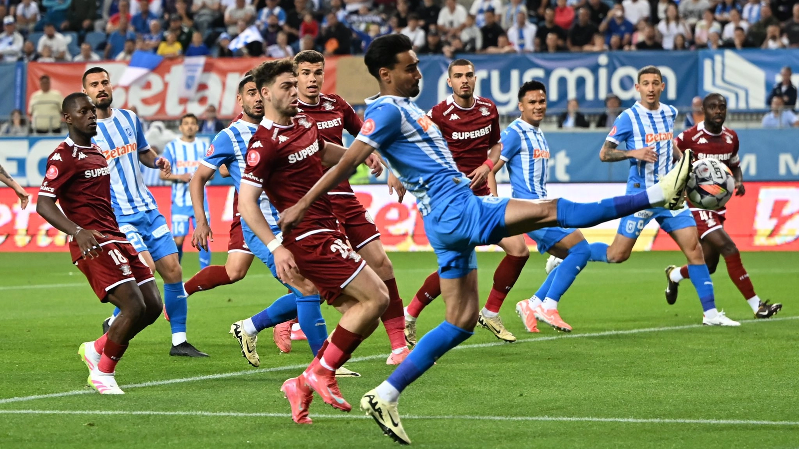 Universitatea Craiova, victorie dramatică cu Rapid în play-off