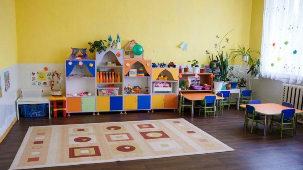 Copii puși la bătaie într-o grădiniță privată: Părinții acuză, educatoarea chemată