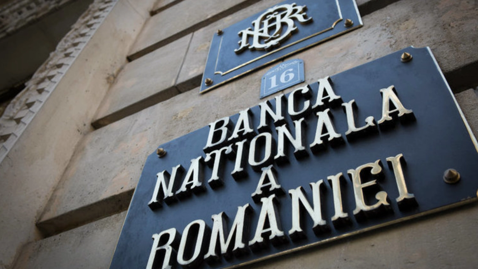 București: BNR angajează în țară și dezvăluie salariile. Ce avantaje au norocoșii