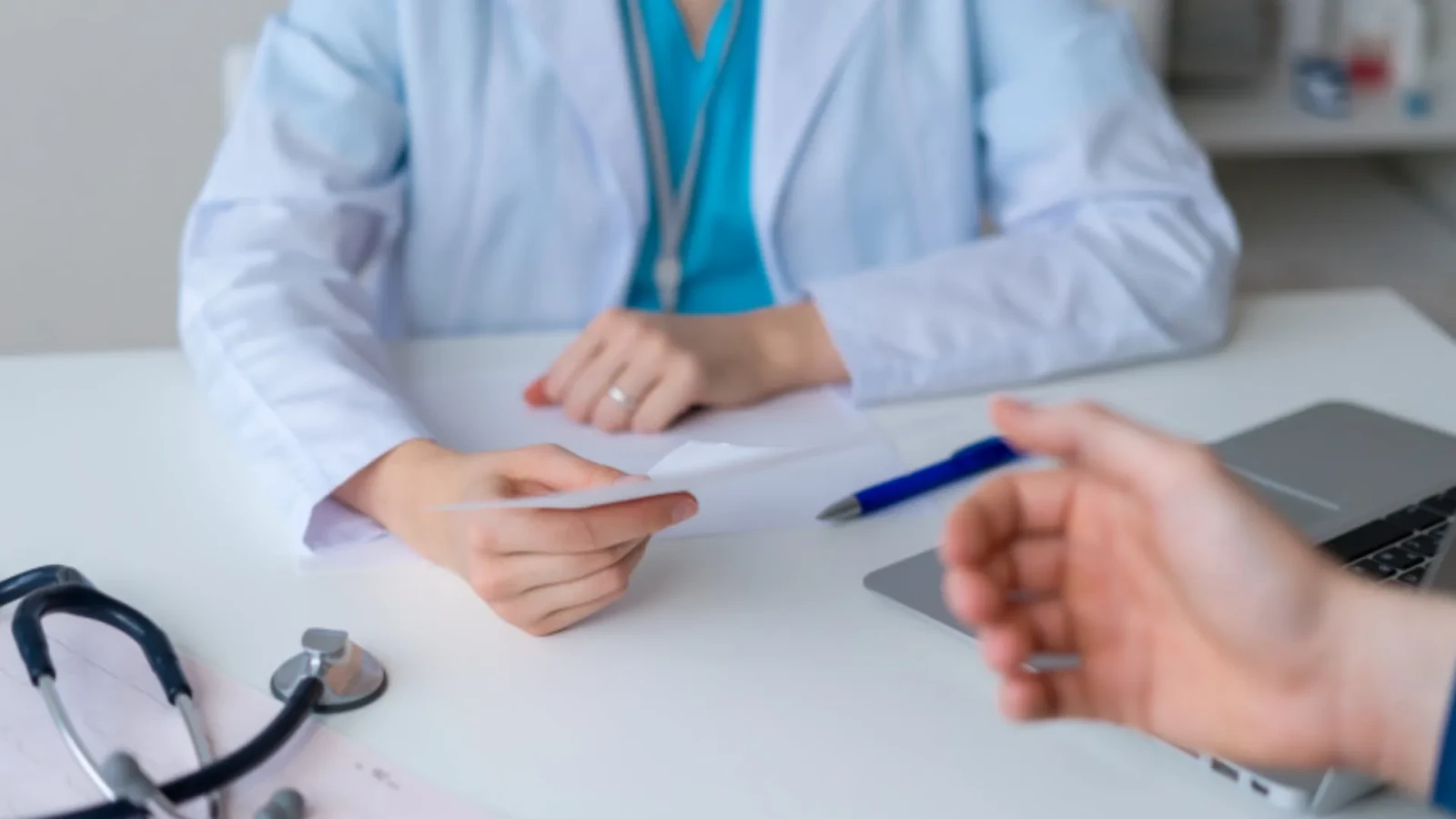 Cauza comună a jumătate din bolile românilor: Alertă majoră în sistemul medical