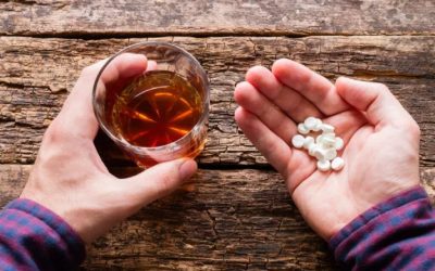 Anti-acide și alcool: Ce riscă organismul după amestecul periculos