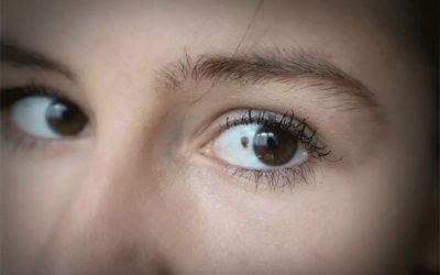 Atenție la ochi: 11 semne subtile de cancer pe care le poți ignora