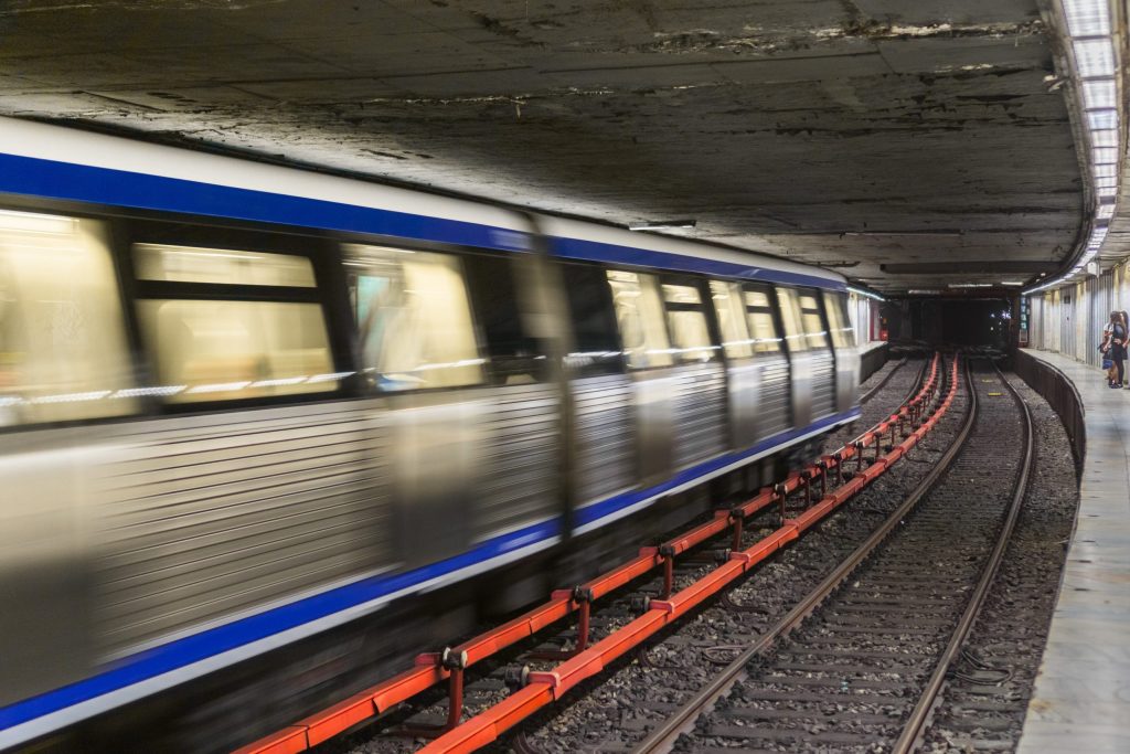 Mersul cu metroul și autobuzul, mai SCUMP în București: Metrorex și STB pregătesc majorări