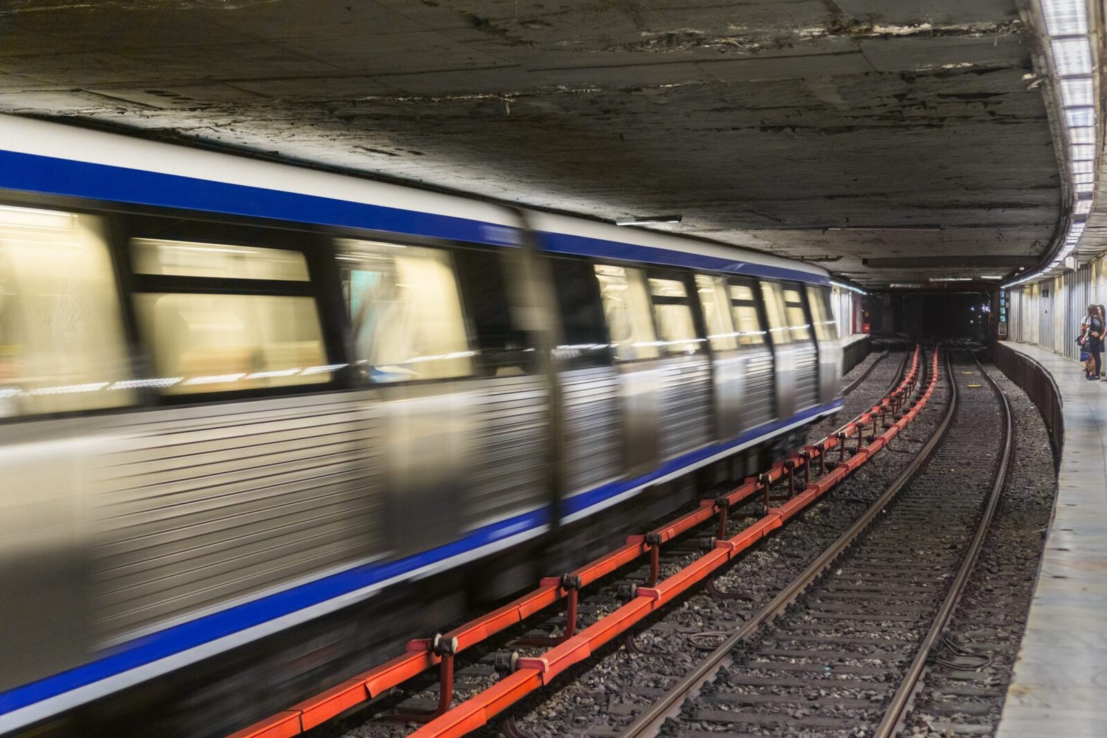 Mersul cu metroul și autobuzul, mai SCUMP în București: Metrorex și STB pregătesc majorări