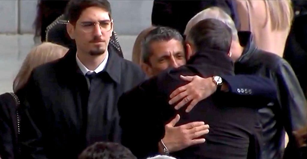 DINAMO și FCSB, rivale de-o viață pe teren, au lăsat deoparte orgoliile pentru a aduce un ultim omagiu unei legende a fotbalului românesc
