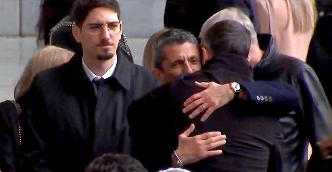 DINAMO și FCSB, rivale de-o viață pe teren, au lăsat deoparte orgoliile pentru a aduce un ultim omagiu unei legende a fotbalului românesc
