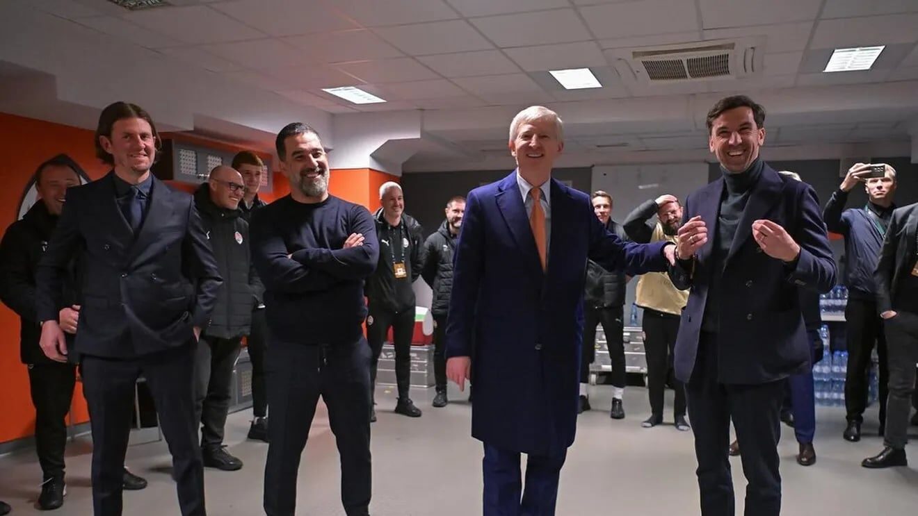 Ahmetov, bijuterie uluitoare la prima apariție după 12 ani