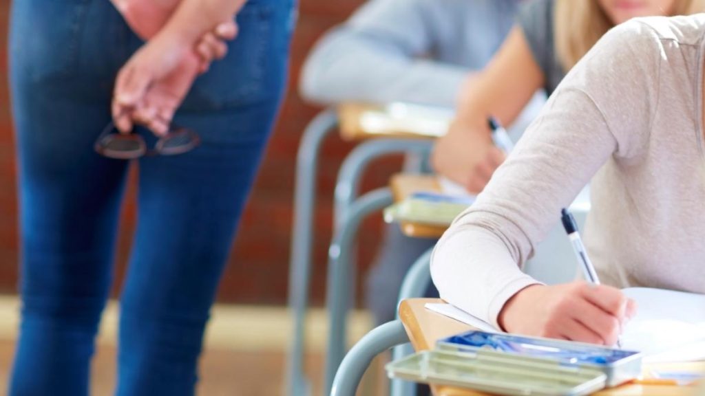 Educație: Ministerul detaliază învățământul dual. Ce beneficii aduce elevilor