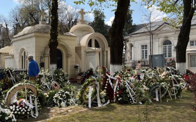 Exclusiv: Pelerinaj de Paște la mormântul lui Mircea Lucescu. Zeci de români, la cavou