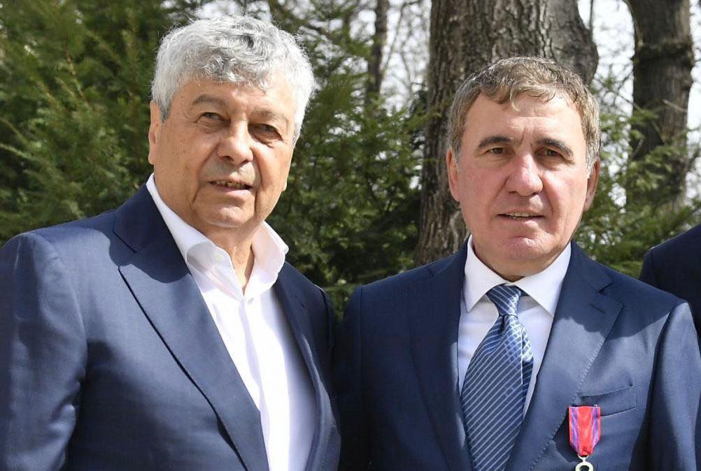 Fotografia: Gheorghe și Ianis Hagi au transmis mesaje emoționante, aproape concomitent, pe rețelele de socializare, la aflarea veștii decesului lui Mircea Lucescu