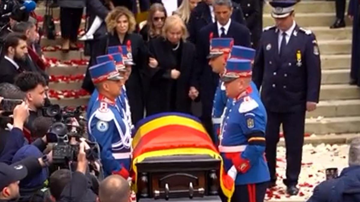 Mircea Lucescu, condus pe ultimul drum: Garda de onoare, la Sfântul Elefterie