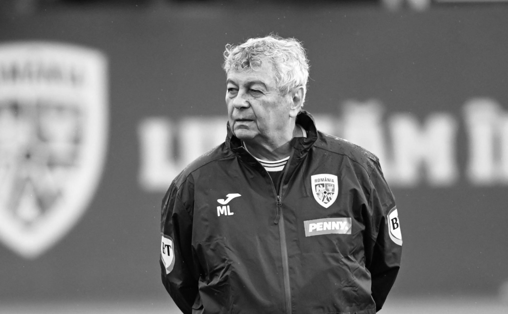 Mircea Lucescu, omagiat cu fast, dar uitat de FRF la capitolul suveniruri Lumea fotbalului românesc este în doliu după moartea legendarului tehnician Mircea Lucescu, care s-a stins din viață pe 7 aprilie, la vârsta de 80 de ani