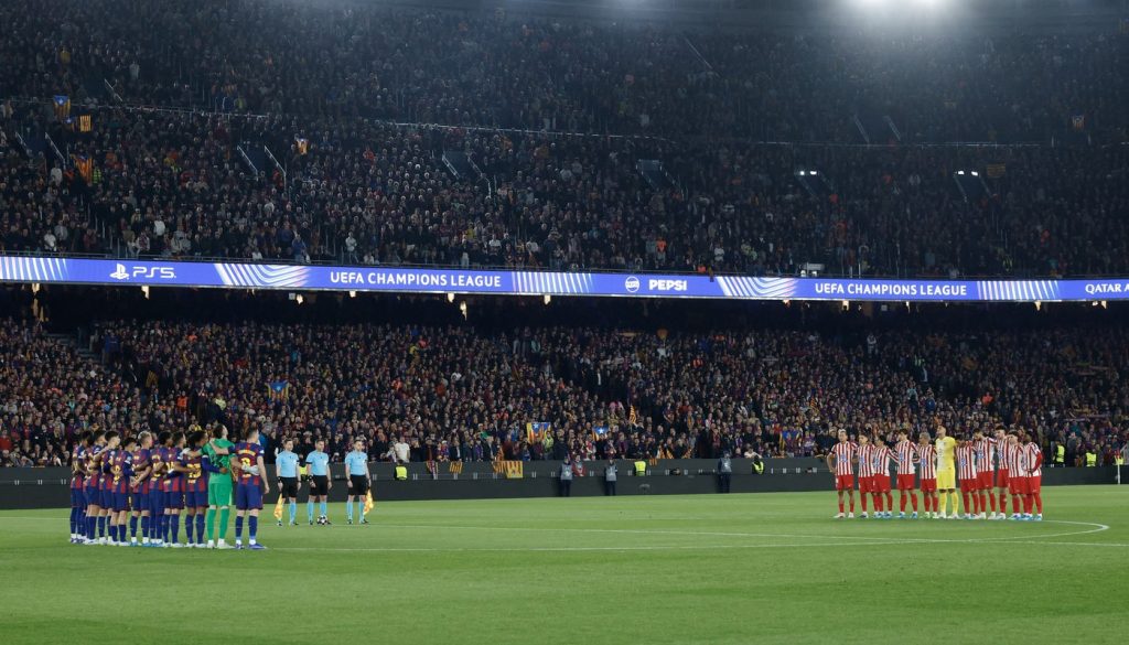 Meciul Barcelona – Atletico Madrid, din sferturile de finală ale Ligii Campionilor, a debutat cu un moment de reculegere în memoria lui Mircea Lucescu