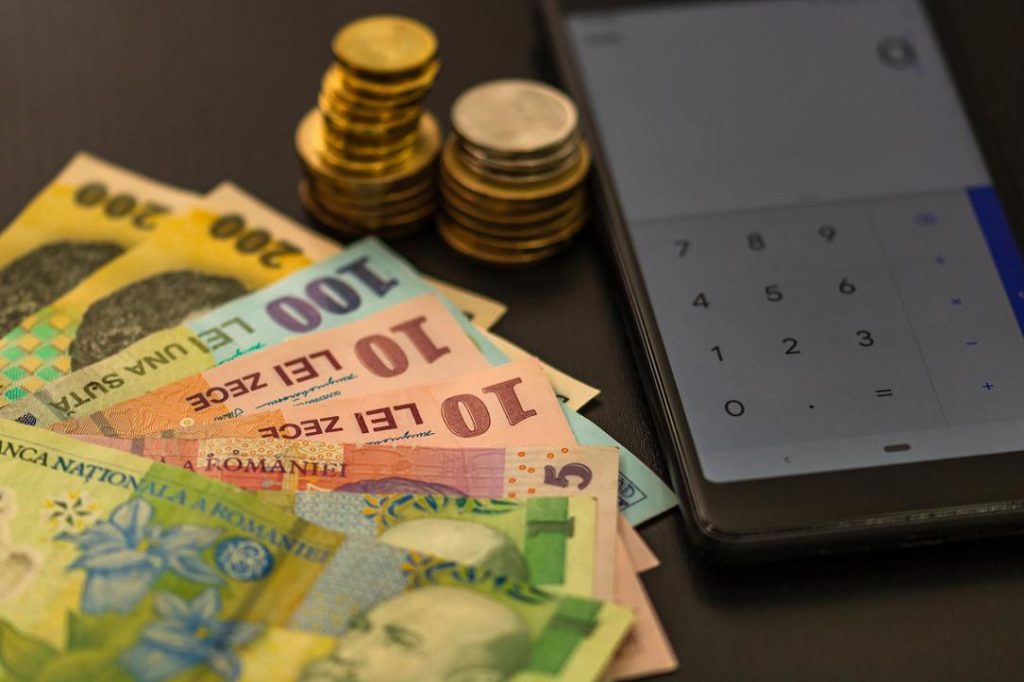 Deficitul curent al României, în scădere, dar datoria externă crește