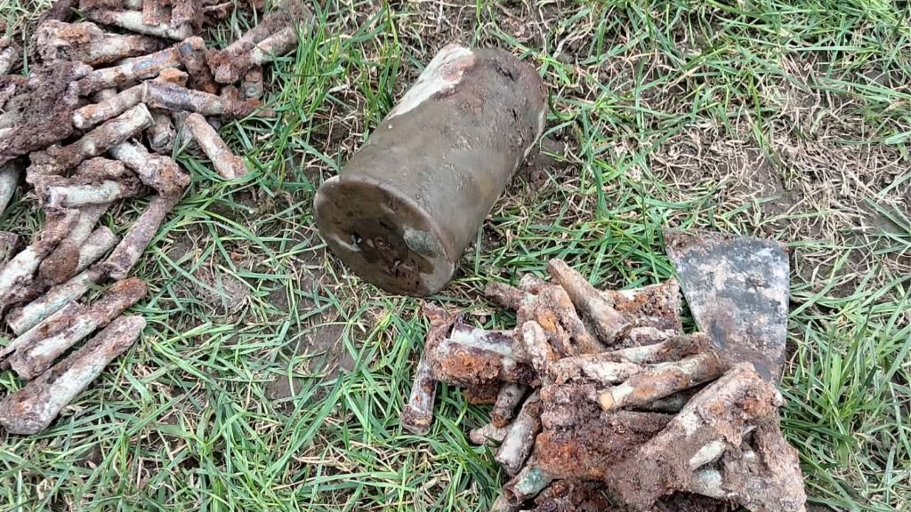 Localnic din Harghita, speriat de muniția veche GĂSITĂ în curte. Ce faci acum