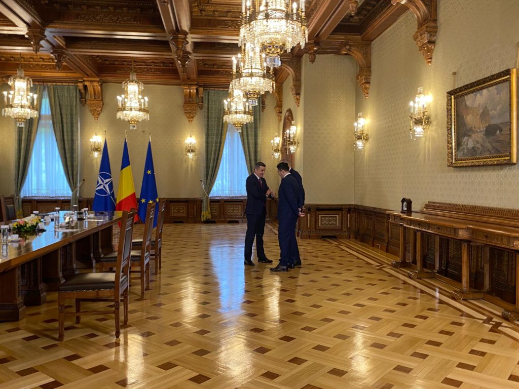 Criza politică, la Cotroceni: Consultările, start! VIDEO de la președinție