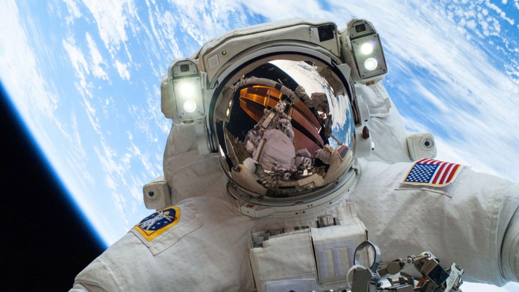 NASA invită publicul să urmărească în direct survolarea Lunii de către capsula Orion, parte a misiunii Artemis II