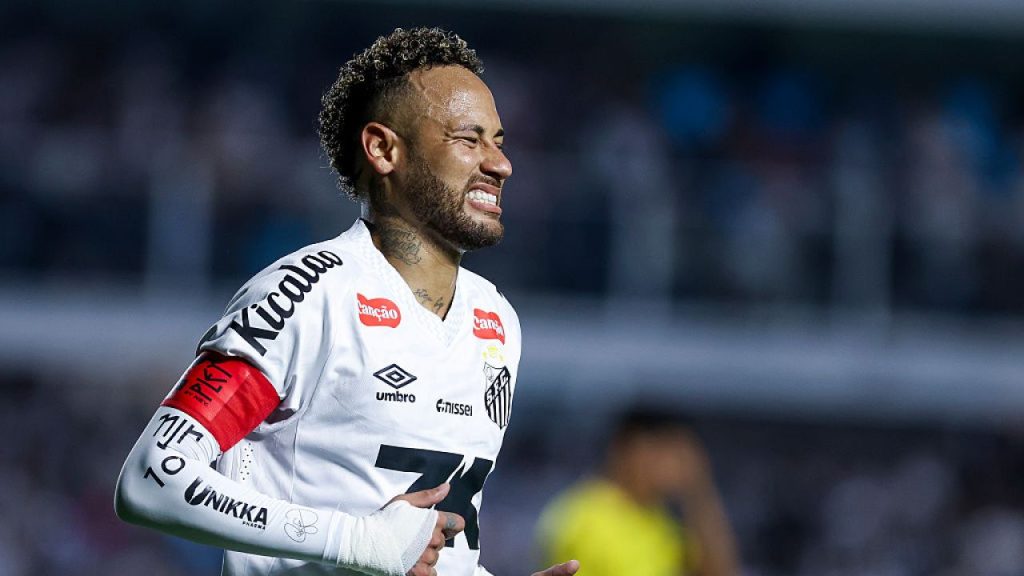 Neymar, starul brazilian al fotbalului, ar putea face un pas neașteptat în cariera sa, luând în considerare o mutare care ar putea genera o adevărată explozie mediatică