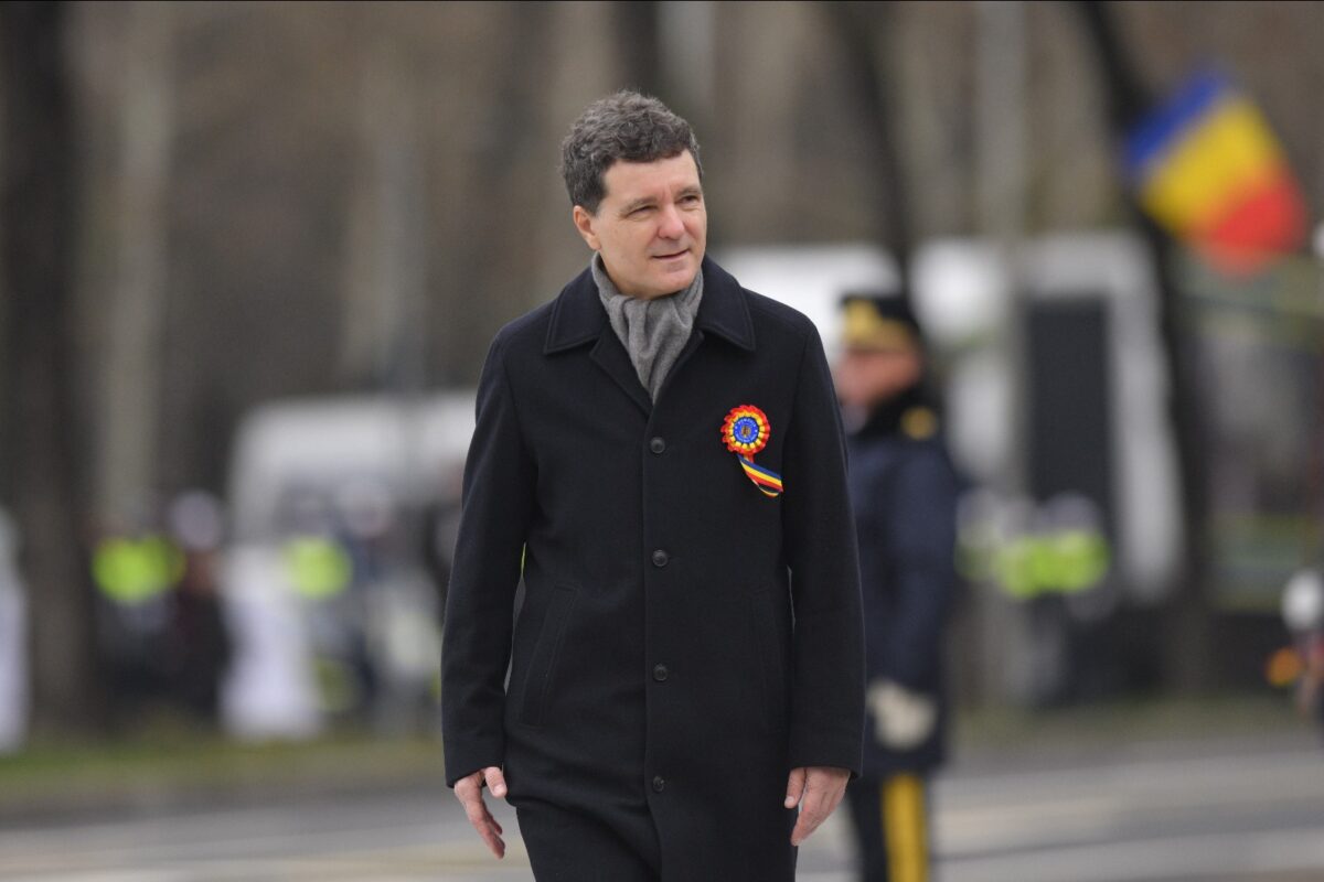 Bărbat anchetat după ce a cerut bani pentru asasinarea lui Nicușor Dan