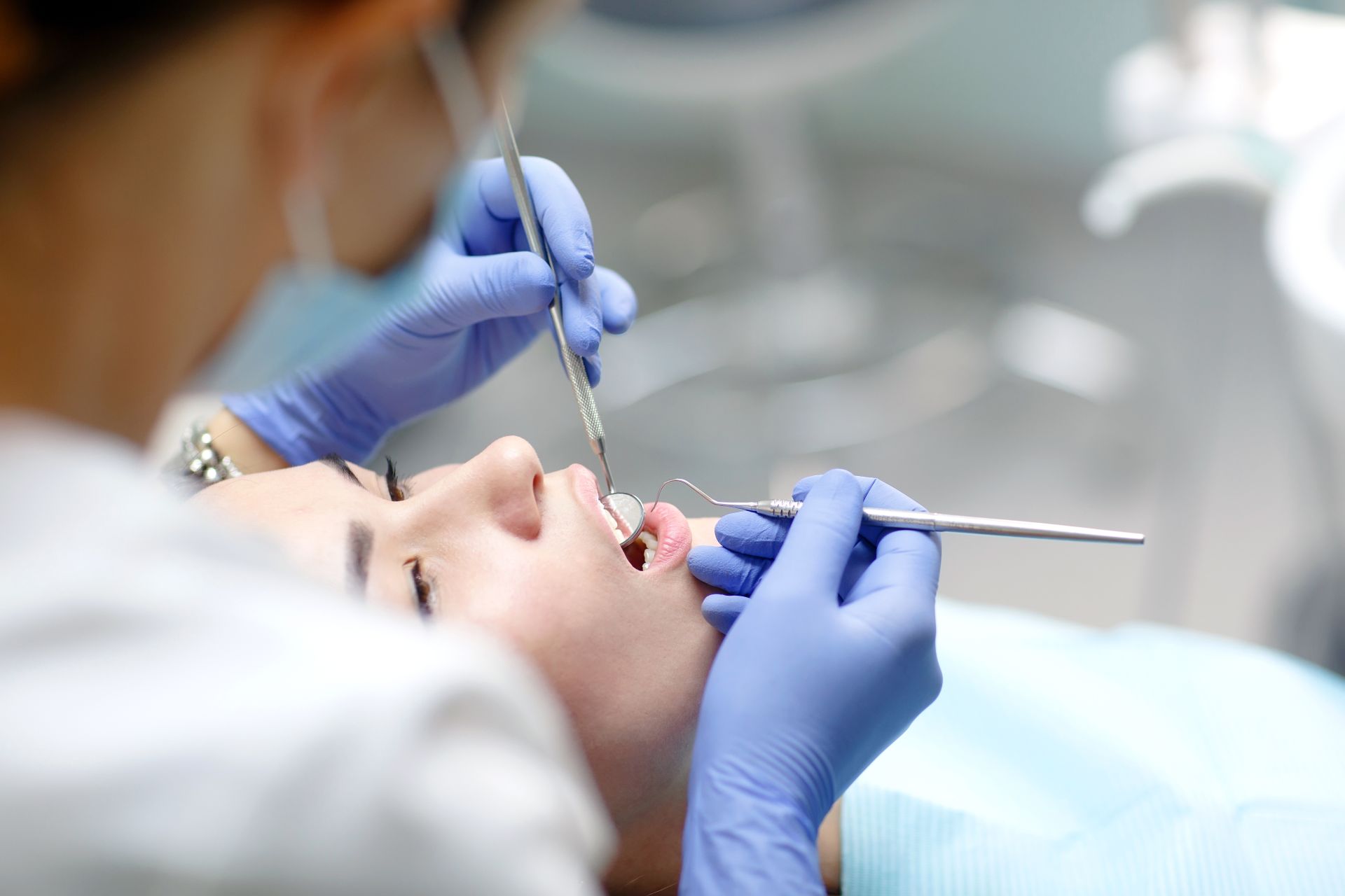 Probleme dentare ignorate: Ce riscă cei fără bani în afara gurii?