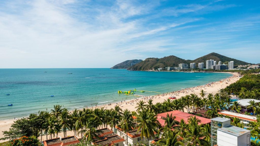 Insula tropicală chineză atacă: Vrea cel mai mare port de liber-schimb