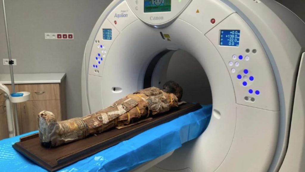 Arheologii, șocați: Mumie egipteană veche de 2000 ani ascundea un secret!