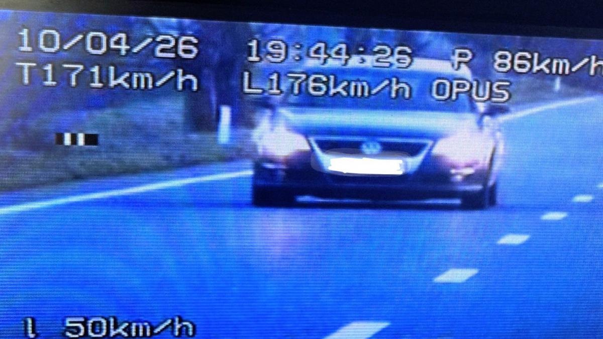 Șoferița prinsă cu 176 km/h: „Imi ard cozonacii, dom’le!”