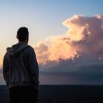 Ce dezvăluie știința despre SINGURĂTATE? Studii, concluzii