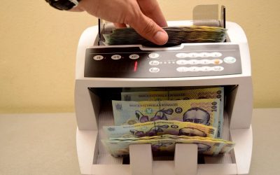Cine se îmbogățește și cine falimentează cu facturile în euro?