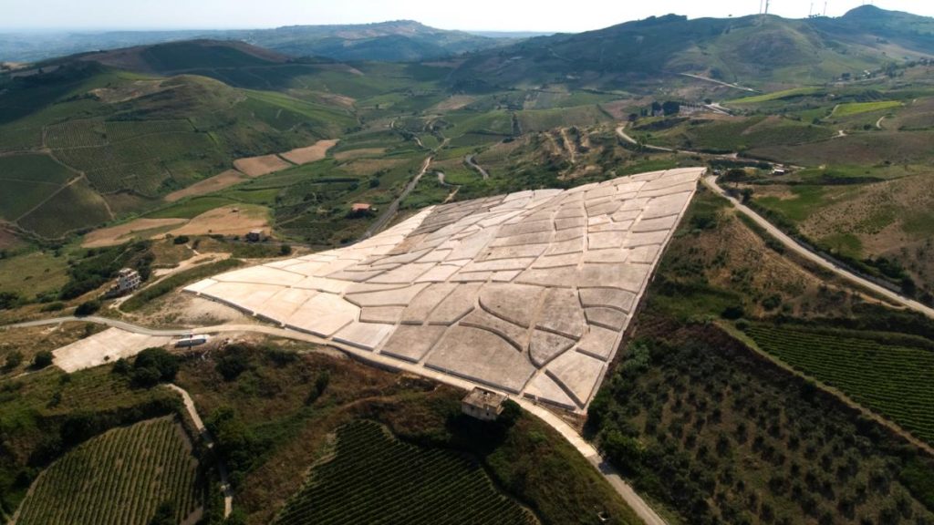 Gibellina, orașul-operă din Italia, sufocat sub beton: Cum arată