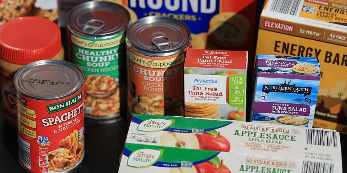 ovaz-sardine-conserve-si-gustari-putina-ciocolata-si-foarte-multa-apa-ce-provizii-e-bine-sa-ti-faci.webp - JurnalUrban