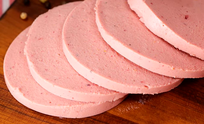 Piedone trage semnalul de alarmă: Ce conține, de fapt, parizerul românesc