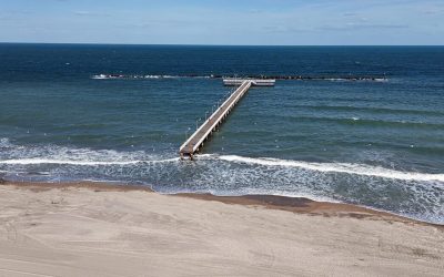 Mamaia: Pasarela prăfuită stă închisă de 6 ani, în timp ce Primăria Constanța alocă bani pentru 2026