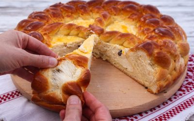 Rețeta bunicii de paște: Pască cu brânză și stafide, gustul copilăriei