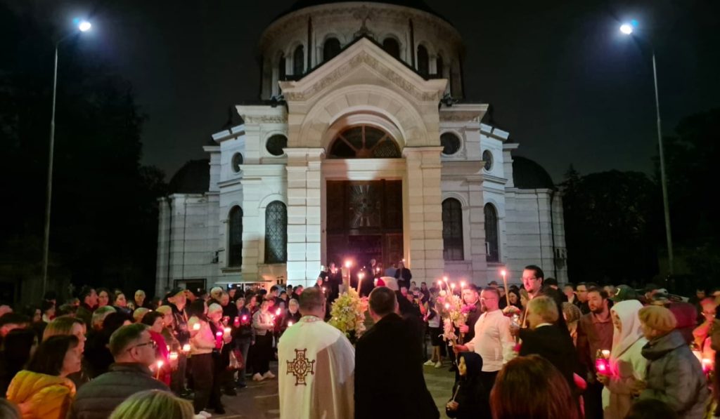 Când pică PAȘTELE în 2027? Sărbătoarea, cuplată cu minivacanța de 1 Mai