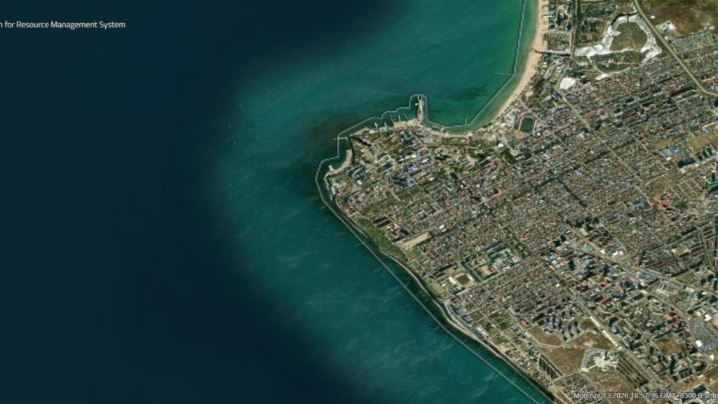 Pata de petrol ucide Marea Neagră: Rușii promit plaje curate pentru Putin la vară